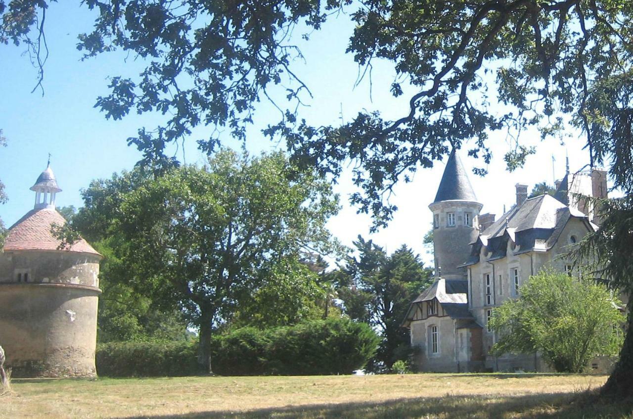 Chateau Breduriere Moutiers-sur-le-Lay Exterior photo